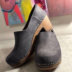 Reposh Swedish Sandgrens Bridget Wooden Sole Clog. Black Nubuck Size 37 - US W7